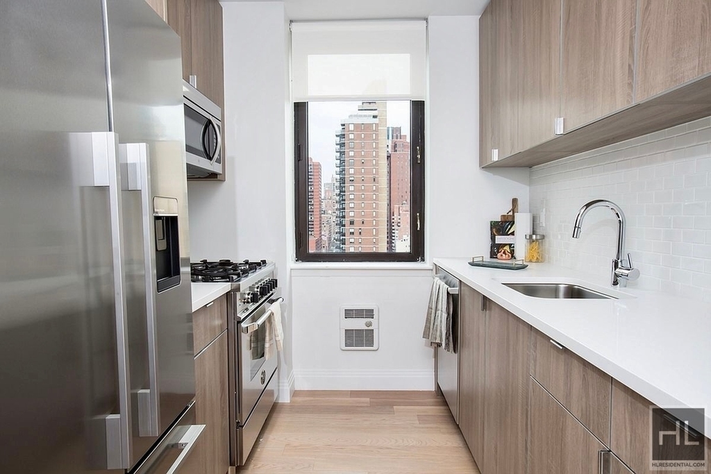 345 East 94 Street - Photo 2