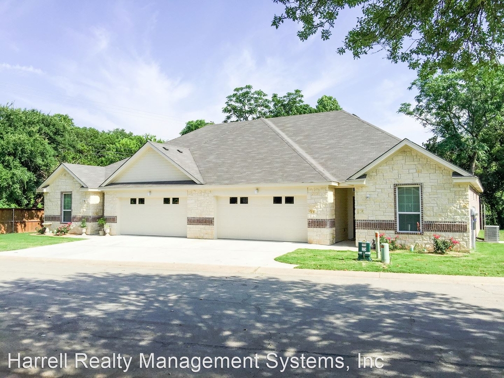 2939 Savannah Court - Photo 0