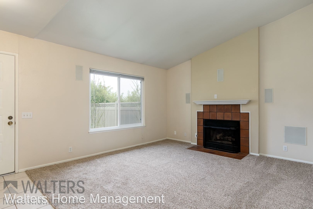 1521 North Elm Street - Photo 1