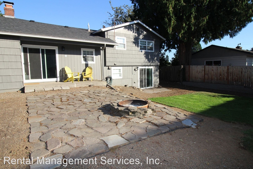 35 Ne 136th Ave - Photo 23