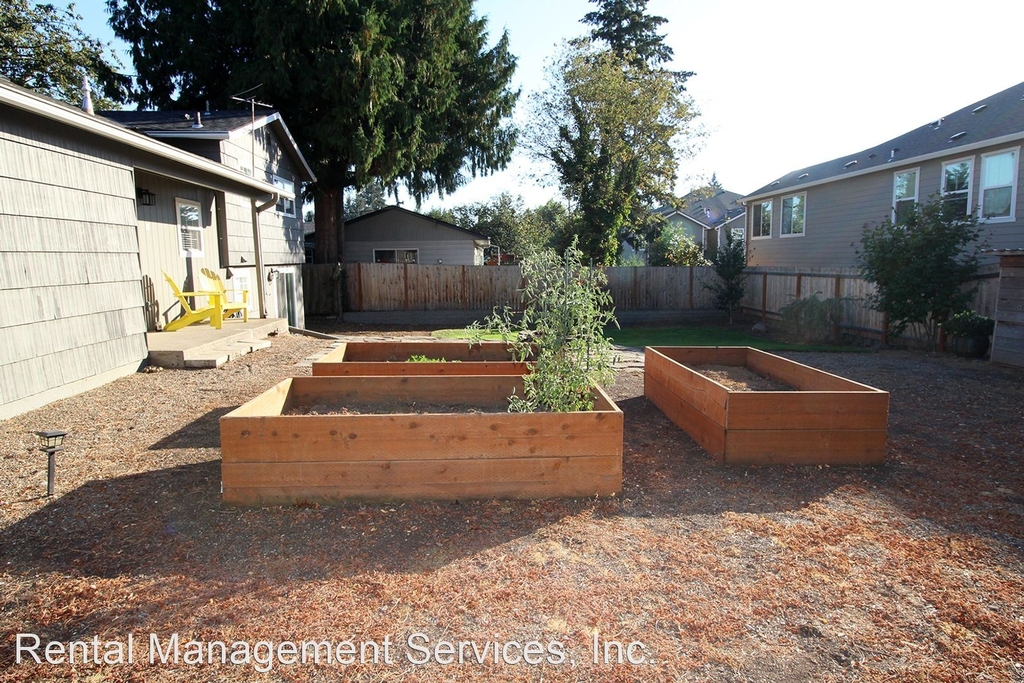 35 Ne 136th Ave - Photo 25