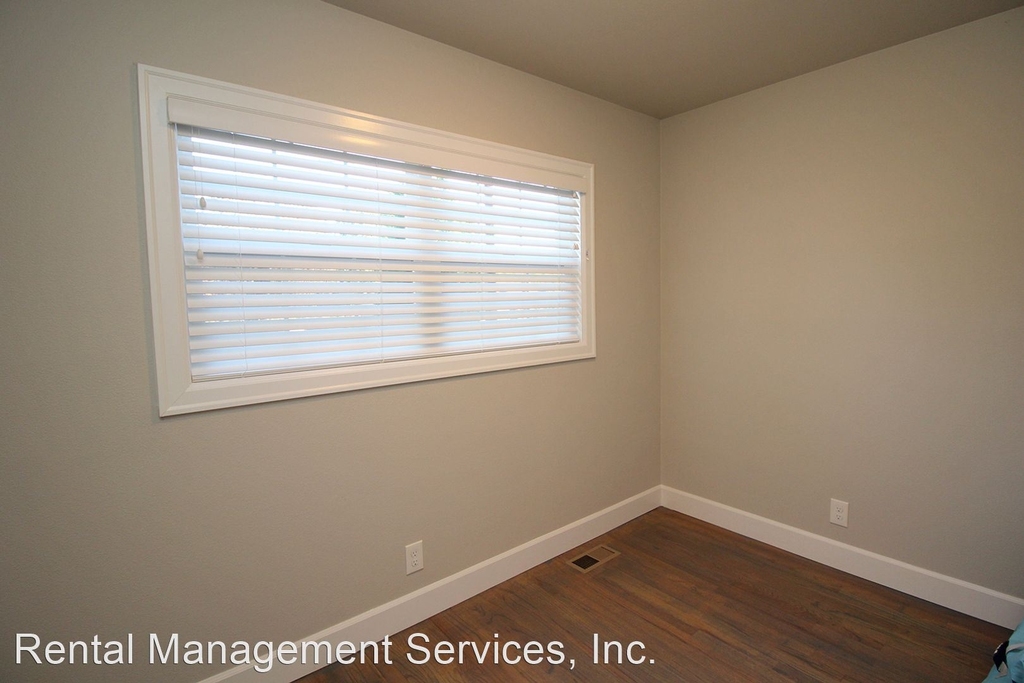 35 Ne 136th Ave - Photo 17