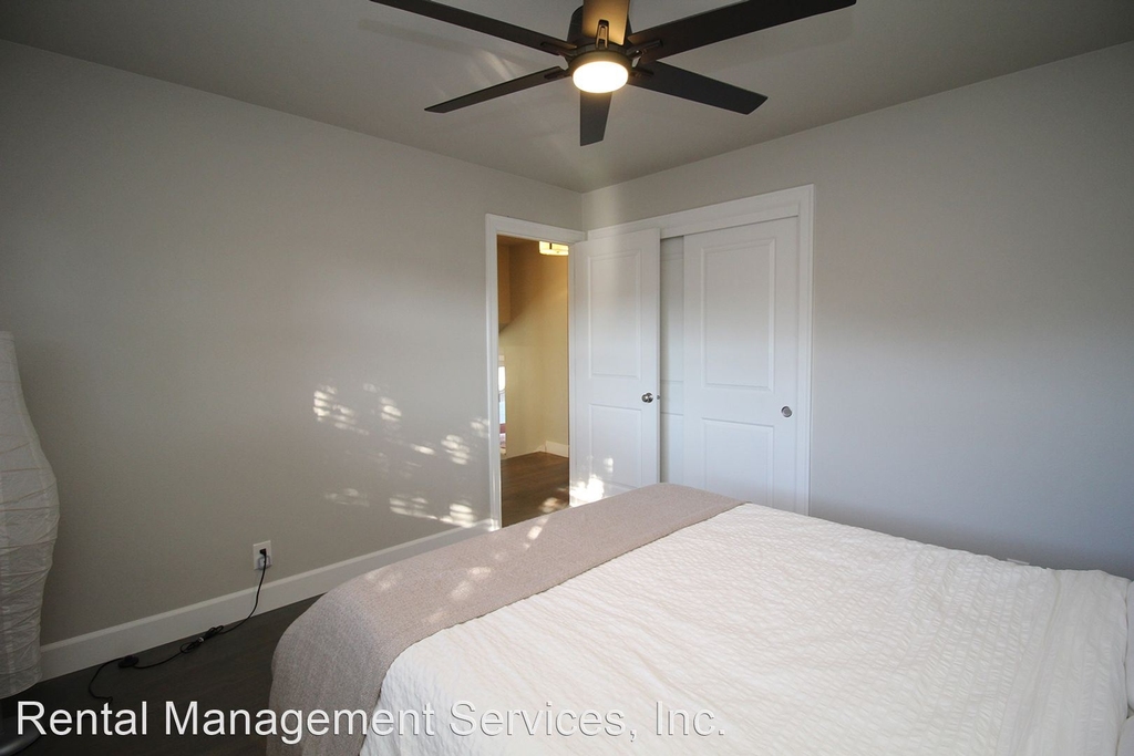 35 Ne 136th Ave - Photo 14