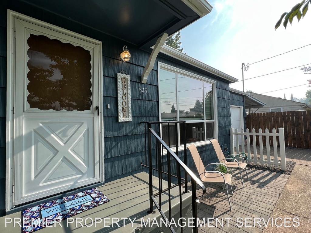 545 Berntzen Road - Photo 2