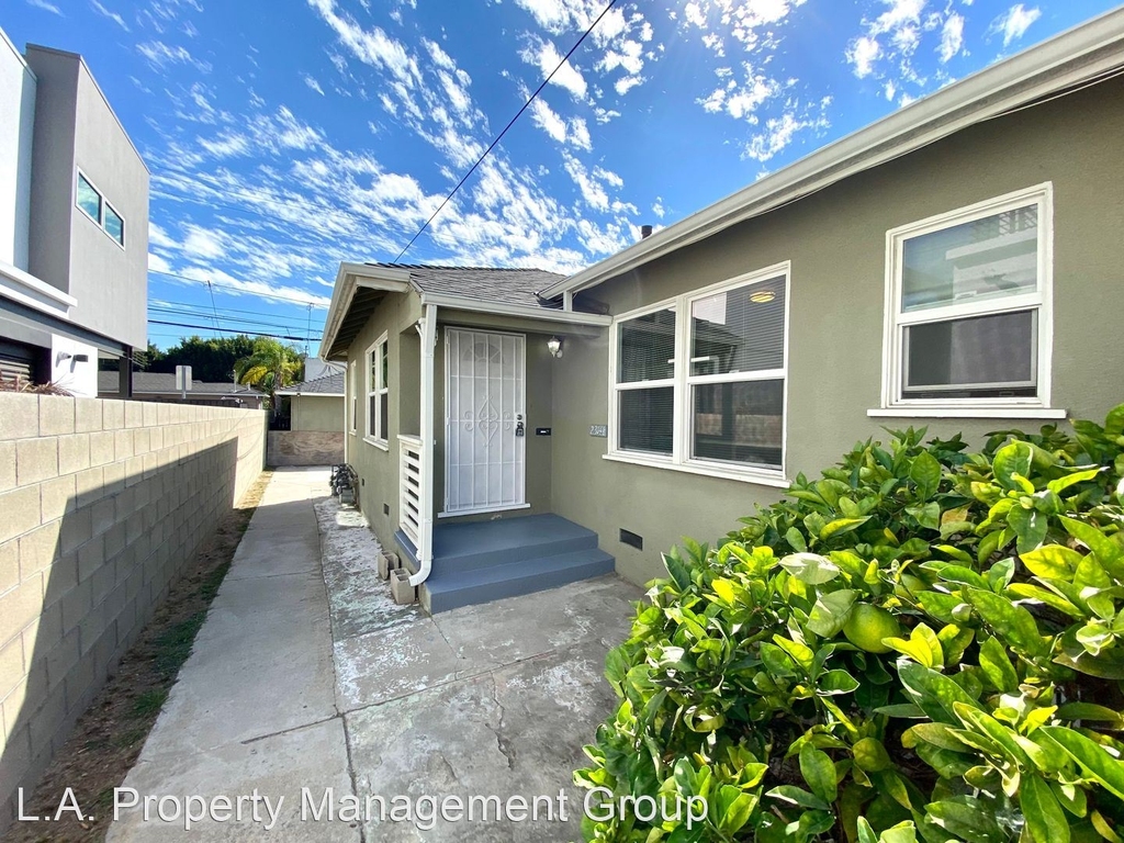 2312 Ocean Park Blvd - Photo 0