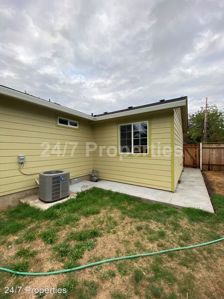 25 Ne 128th Ave. - Photo 2