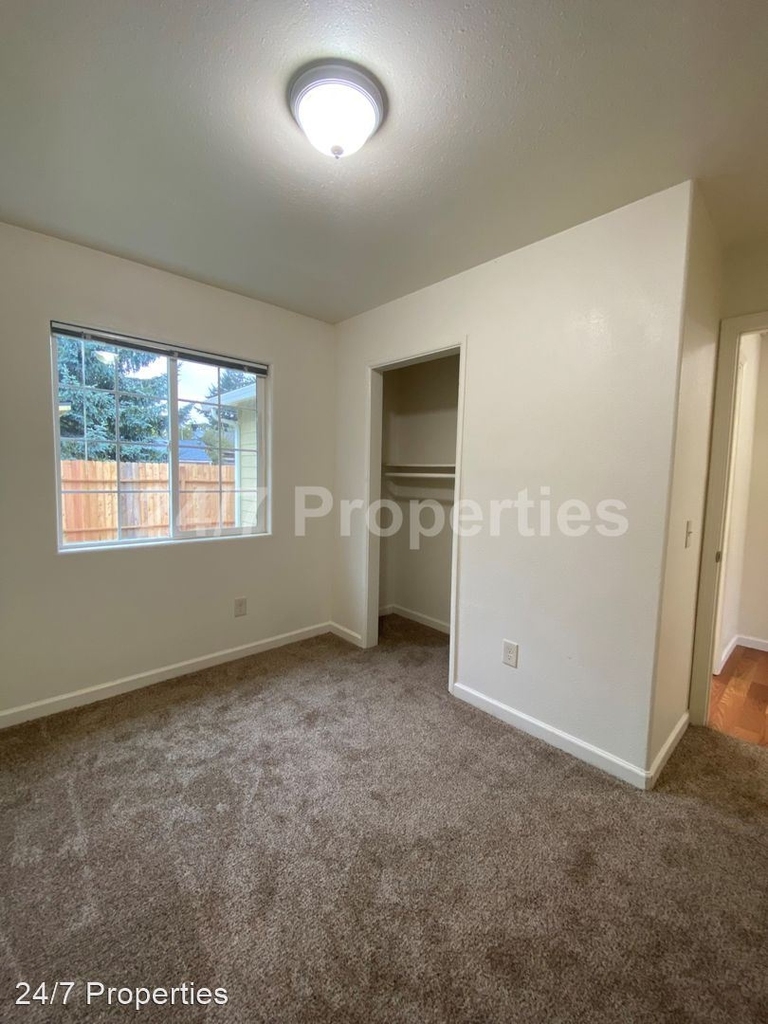 25 Ne 128th Ave. - Photo 13