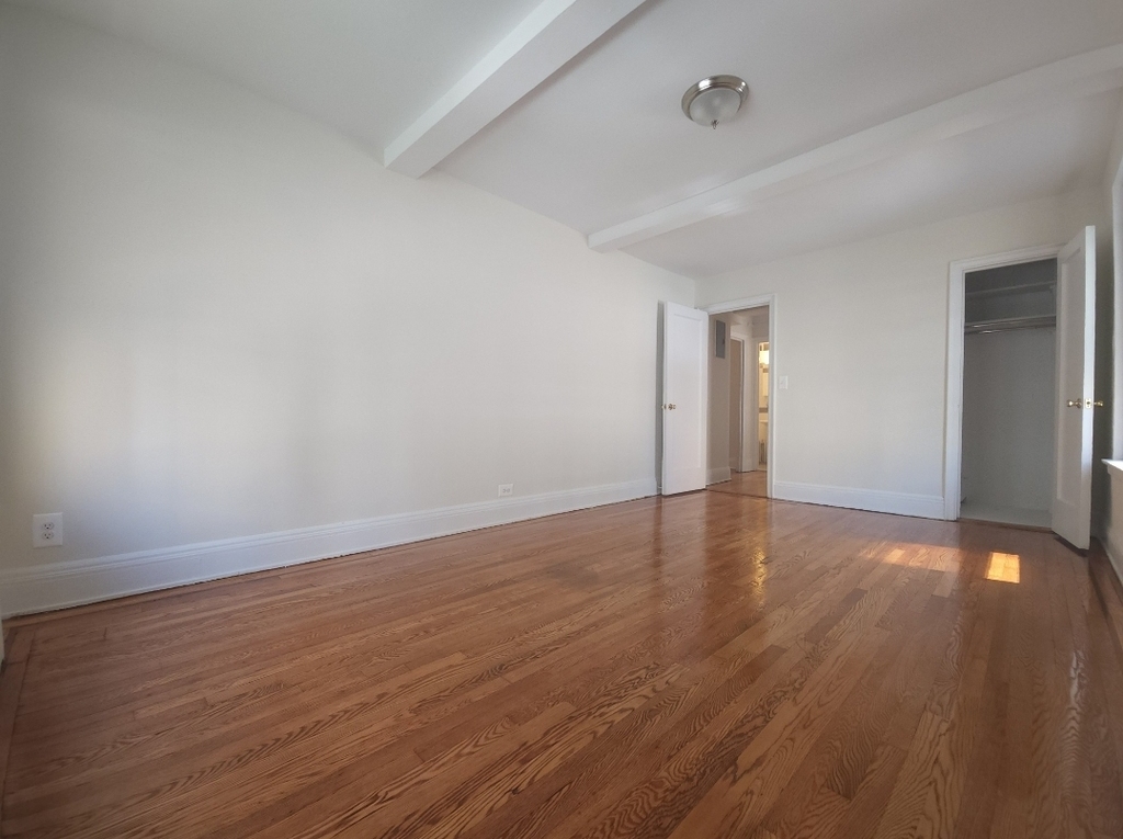 310 East 55th Street - Photo 2