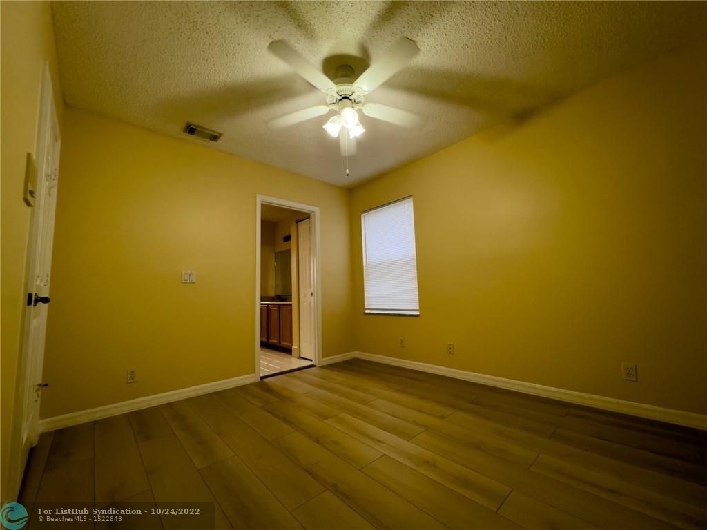 1559 Westchester Ave - Photo 4