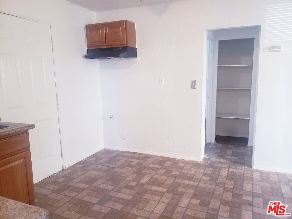 10609 S Normandie Ave - Photo 5