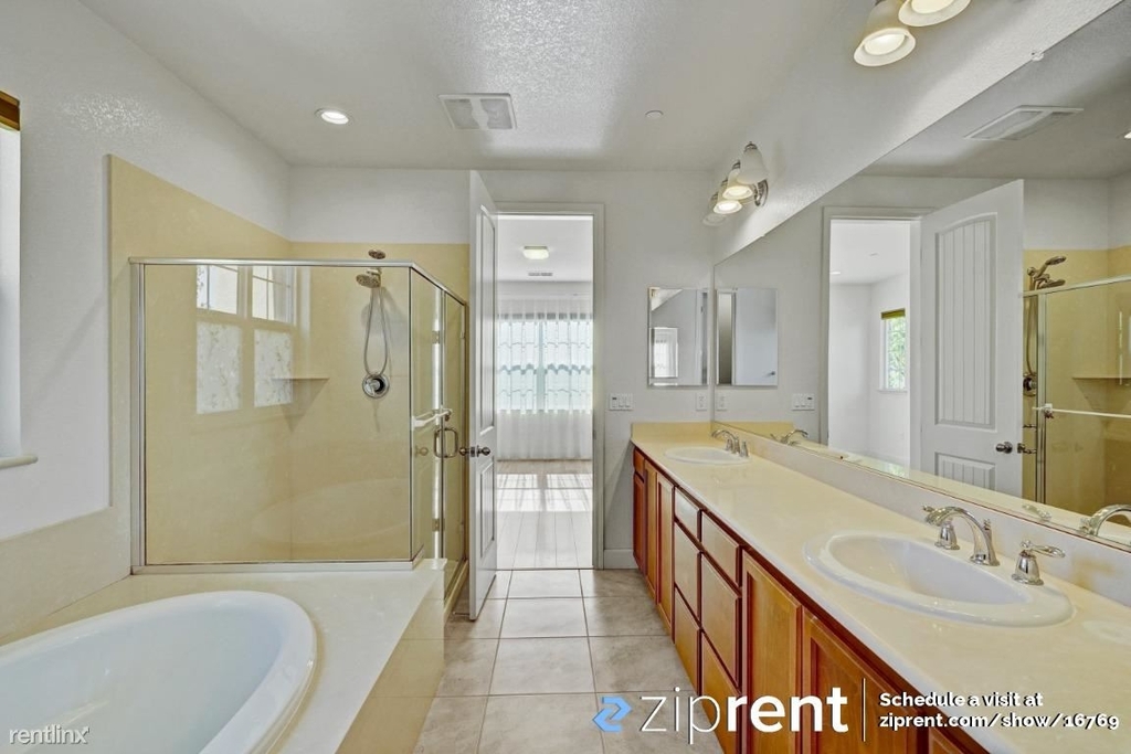 2037 Poinsettia Street - Photo 10