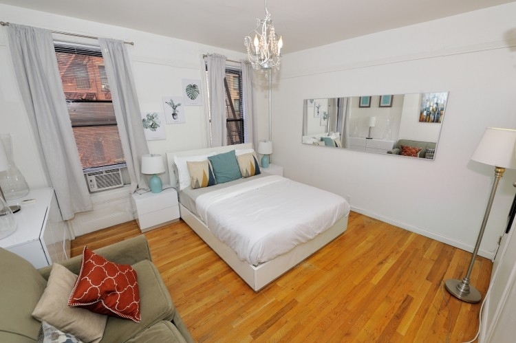 338 East 61st Street - Photo 5