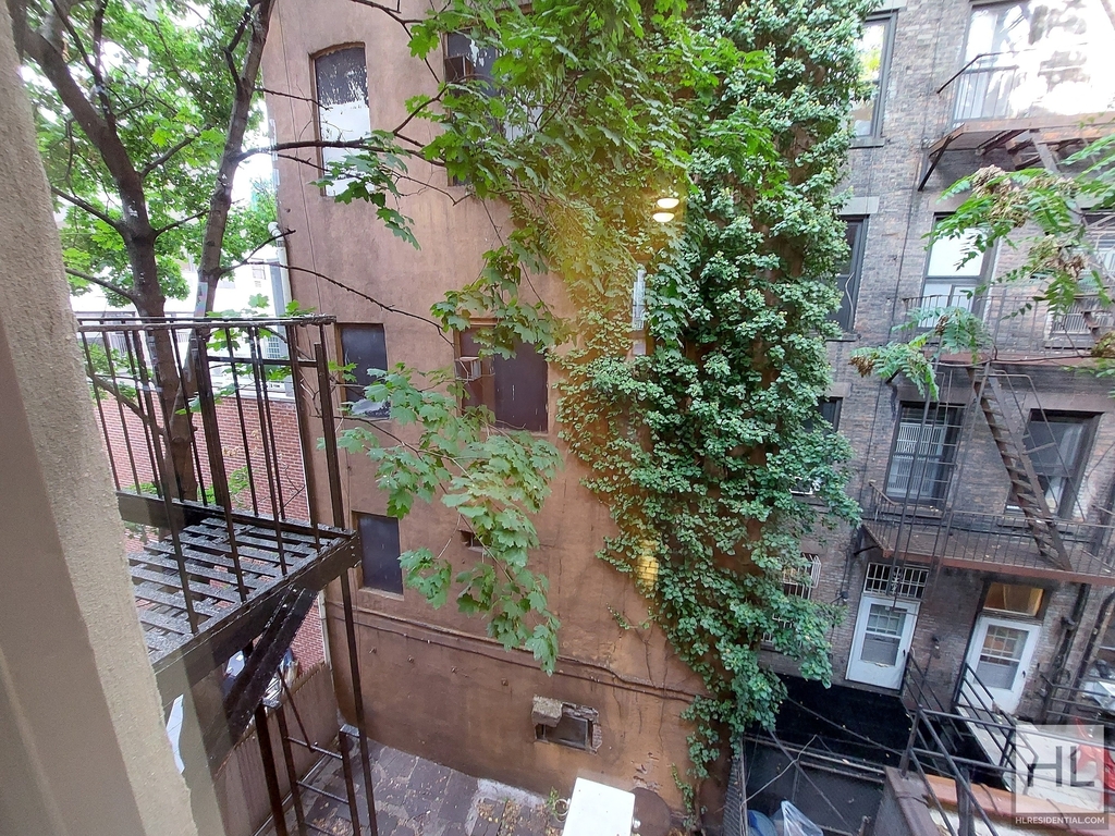 East 7 Street - Photo 9