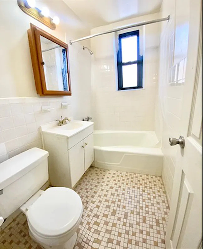 1545 Rhinelander av Brooklyn ny 10461 - Photo 3