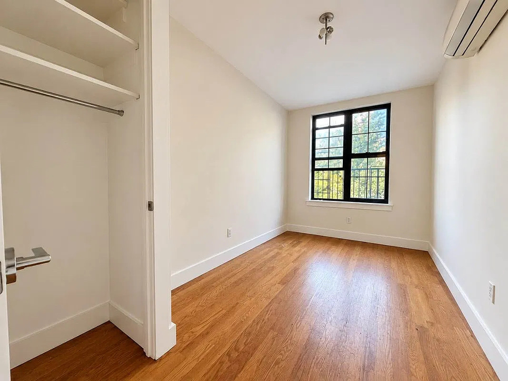 81 Carlton Avenue - Photo 2
