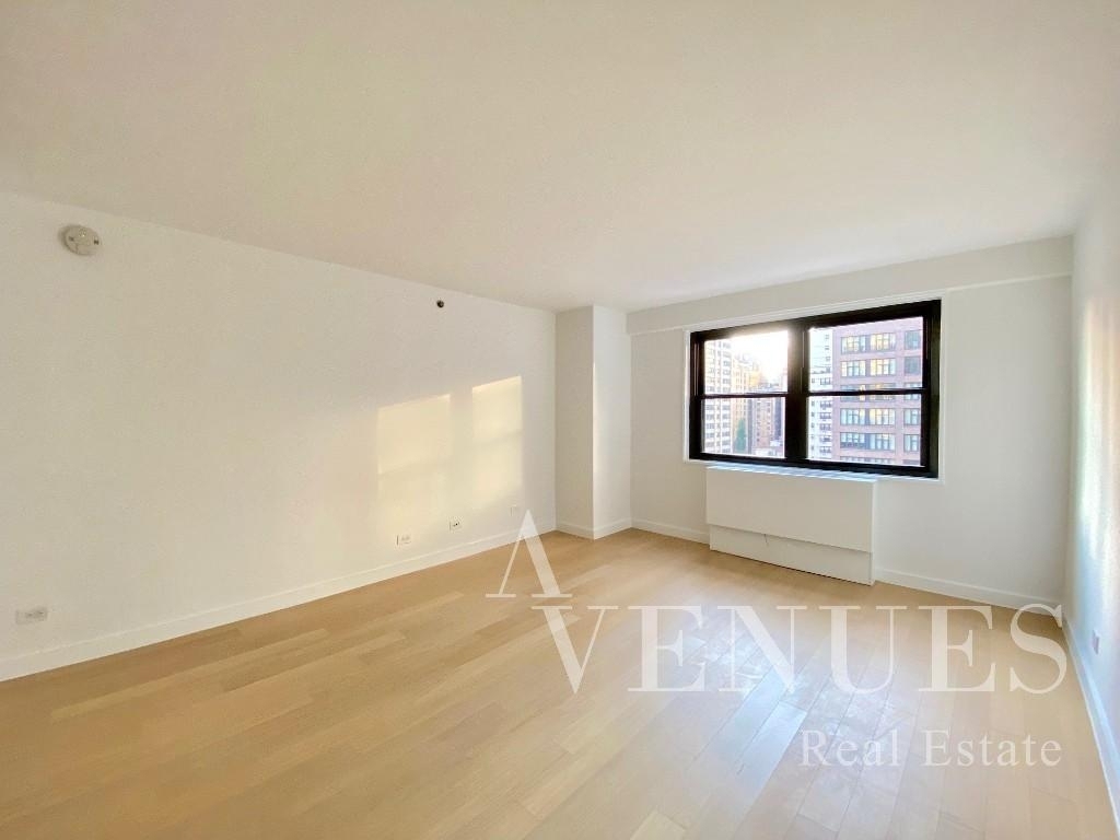 East 39th Street - Photo 5