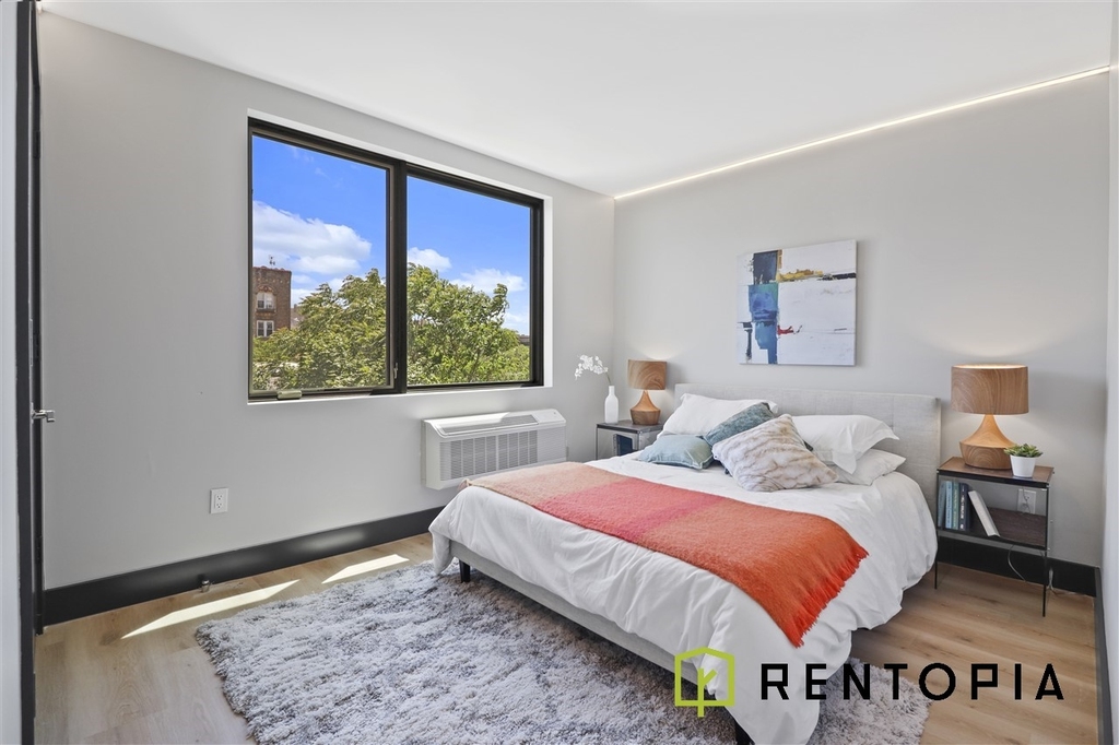 88 Linden Boulevard - Photo 1