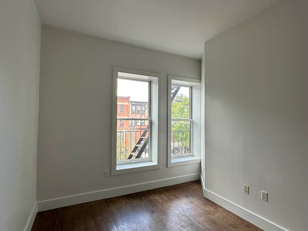 1072 Bergen Street - Photo 4