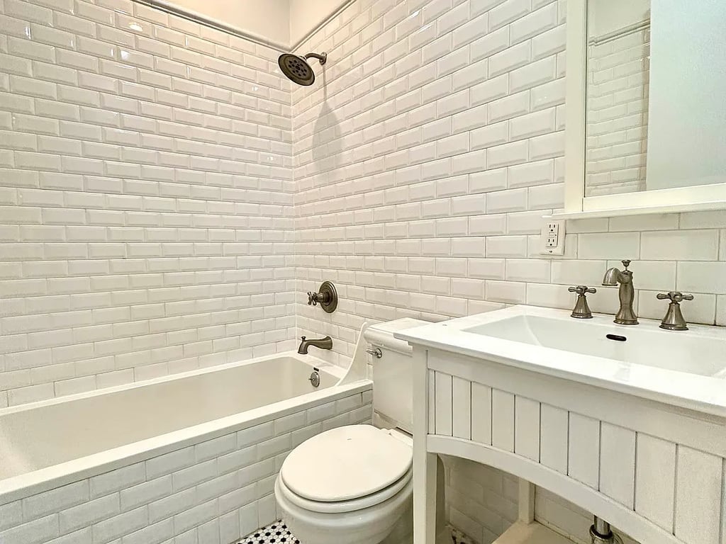 1072 Bergen Street - Photo 3