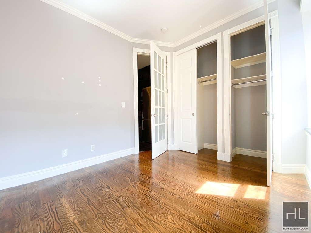 209 East 25th Street - Photo 4