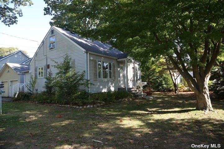 225 Woodlawn Avenue - Photo 0