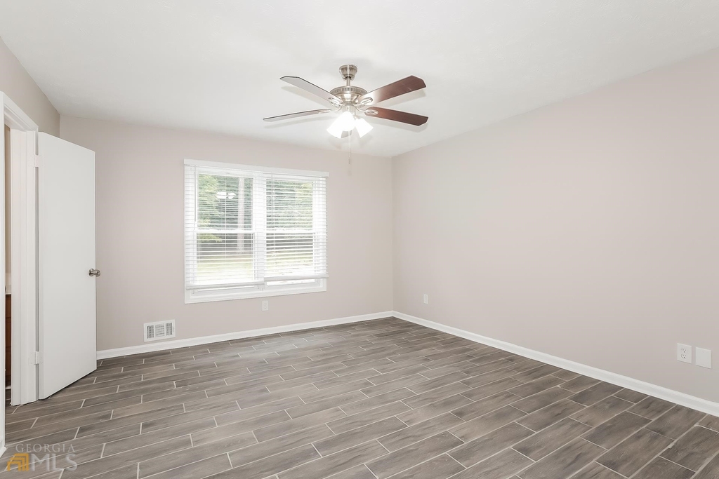 2032 Elmpark Lane - Photo 6