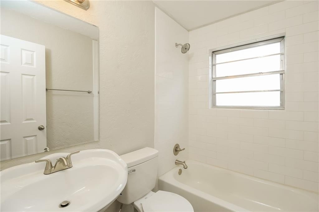 1052 Nw 6th Place - Photo 12