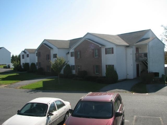 5300 Russell Court - Photo 0
