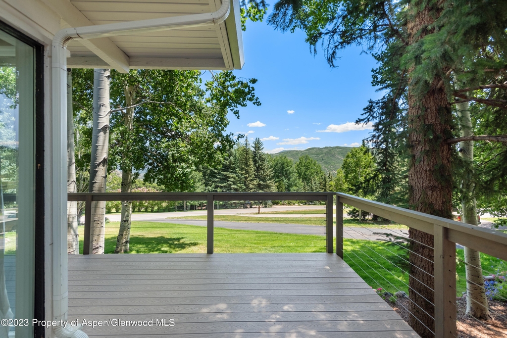 318 Meadow Road - Photo 27