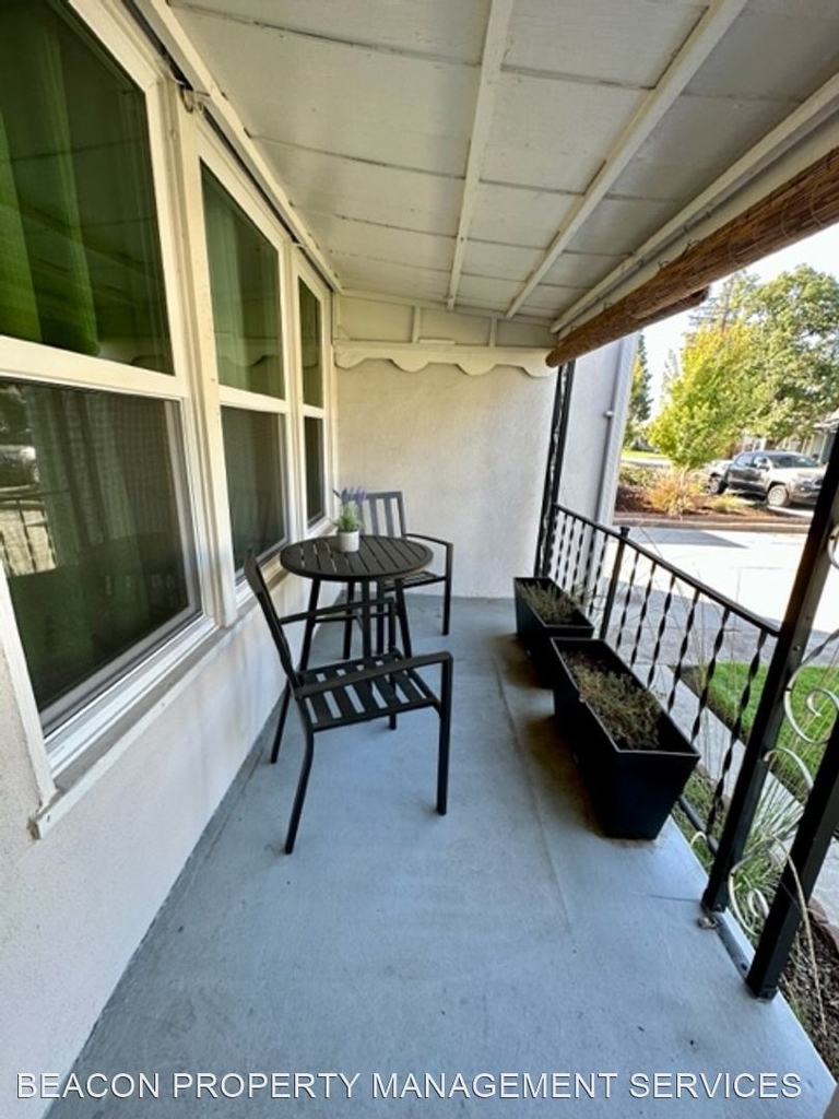 1220 S. Lee Avenue - Photo 2