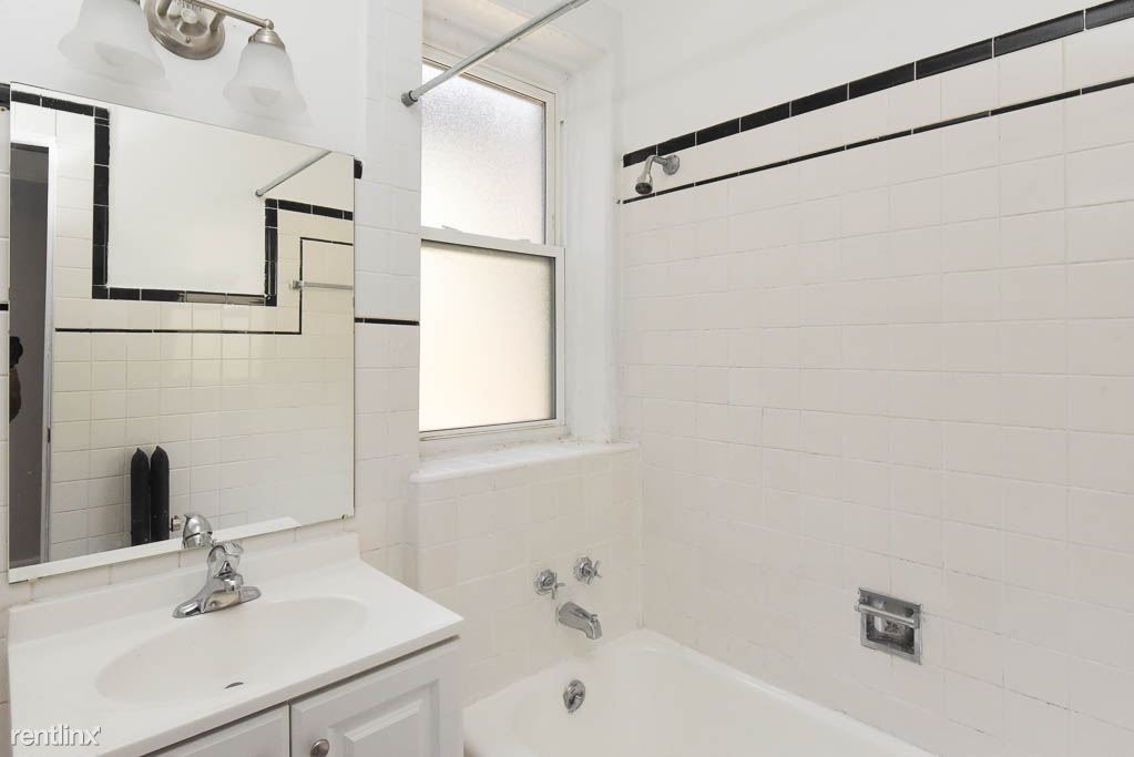 1251 W. Rosemont, Unit 4 - Photo 17