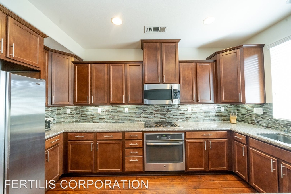 8022 City View Place - Photo 11