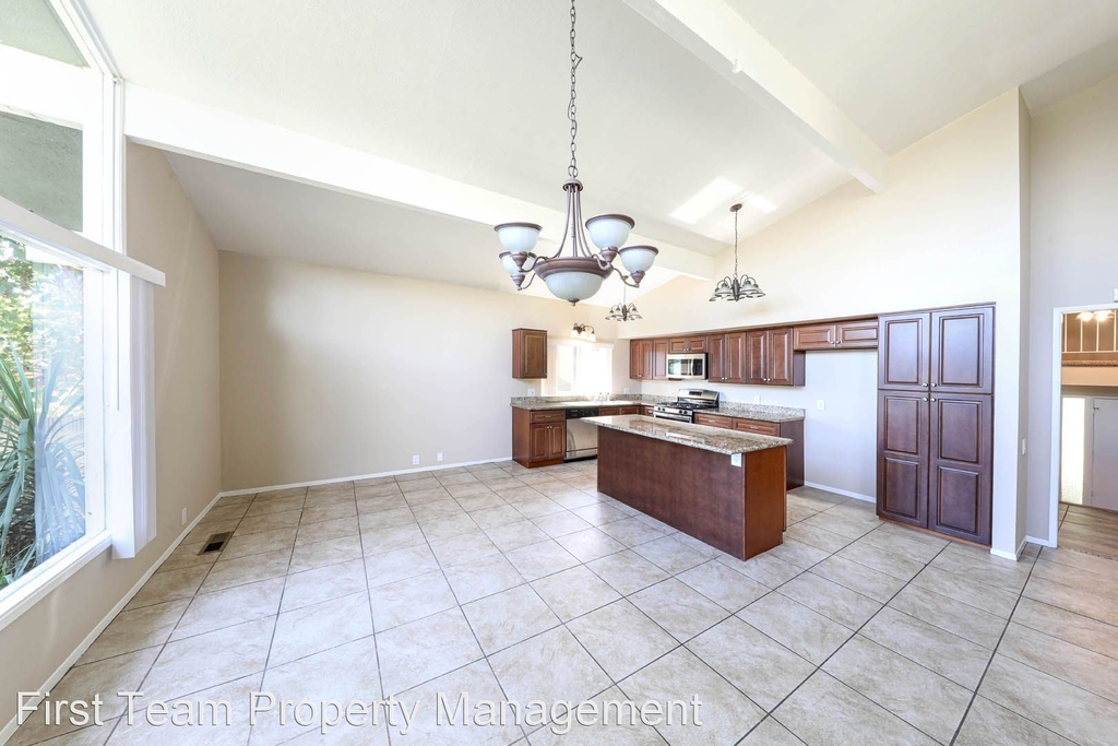 17392 Mira Loma - Photo 3