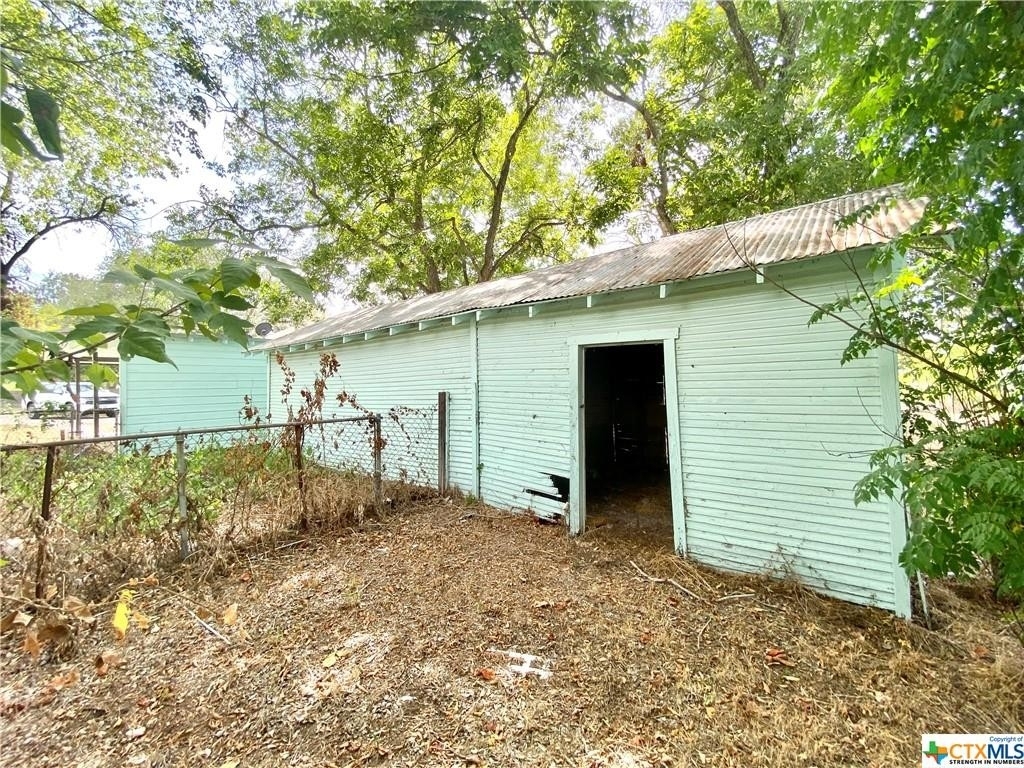 322 W Austin Street - Photo 17