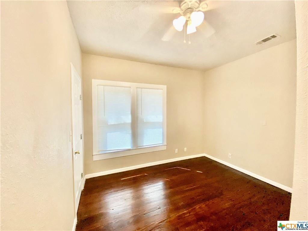 322 W Austin Street - Photo 7