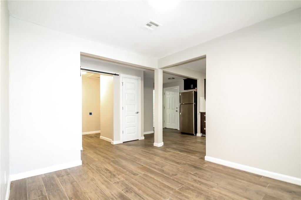 5117 S Lee Avenue - Photo 2