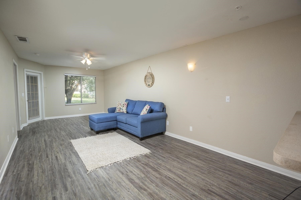 1375 Pullen - Photo 6