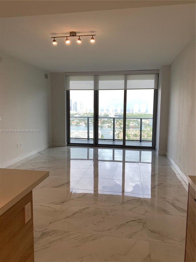 16385 Biscayne Blvd - Photo 9