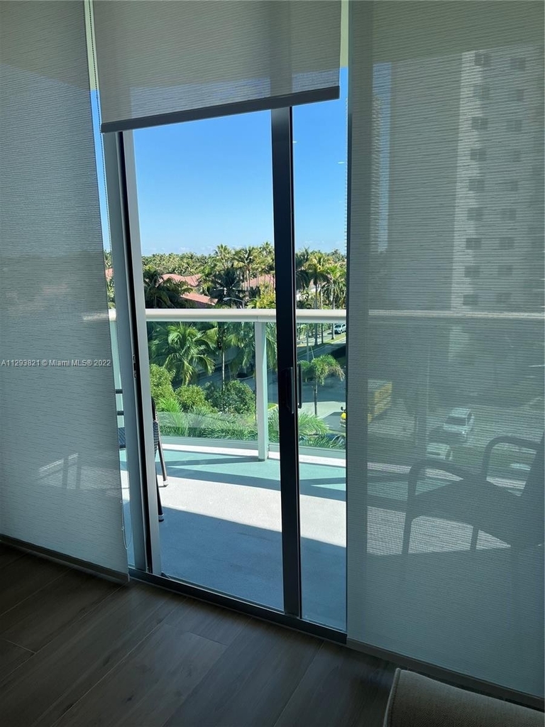 19390 Collins Ave - Photo 2