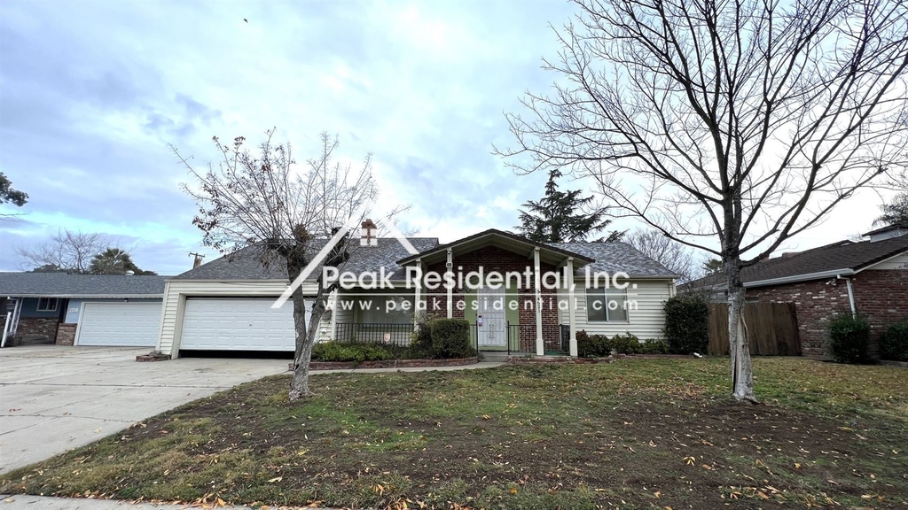 4621 B Pkwy - Photo 0