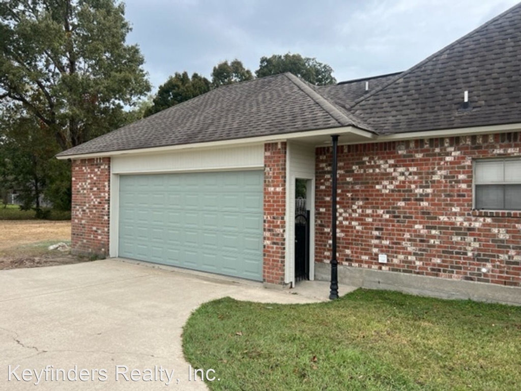 2441 Woodbend Dr. - Photo 2