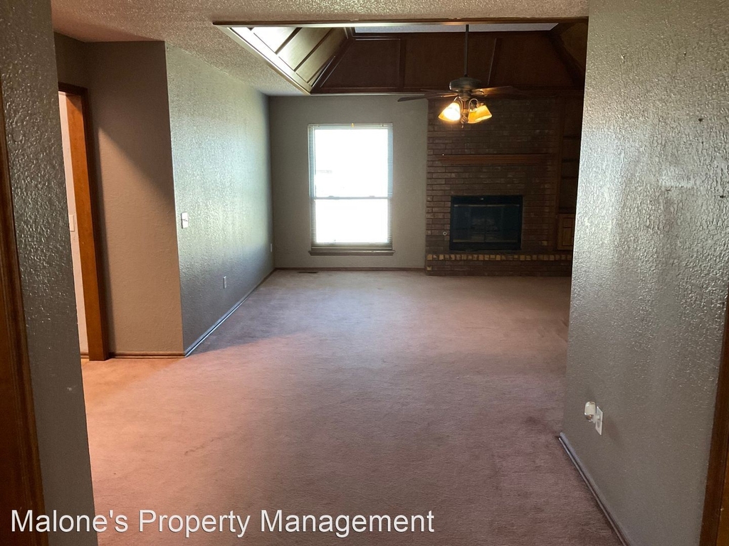 2412 E. Hills Dr - Photo 2