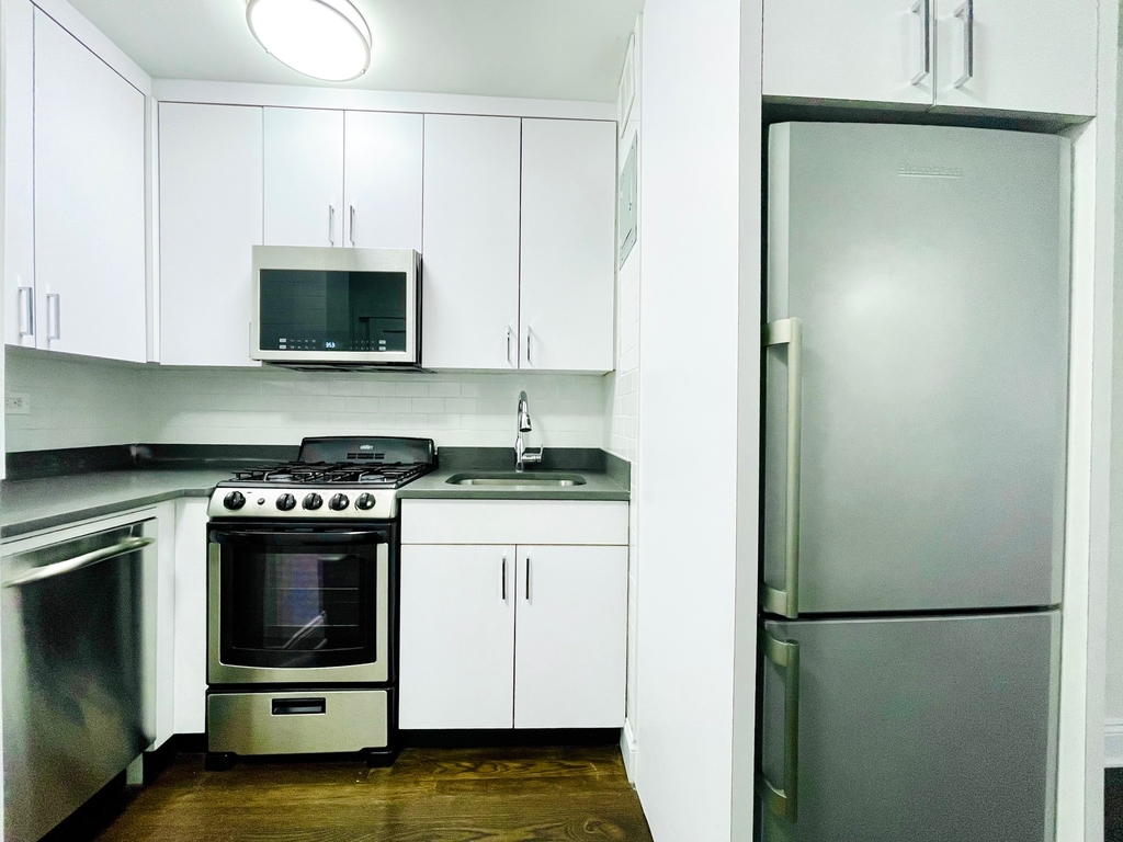 405 East 56th Street - Photo 3