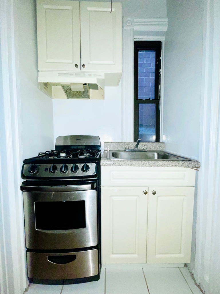 414 East 58th Street - Photo 4