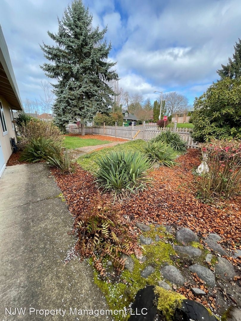 12050 Sw Burlheights St - Photo 19