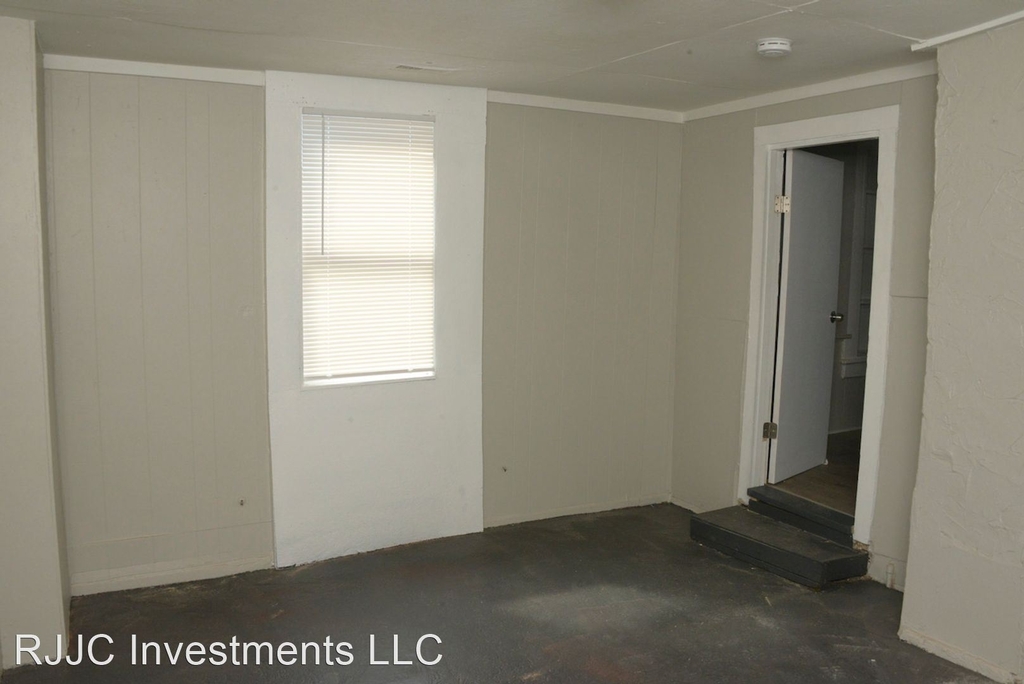 210 East 6th Street - Photo 1