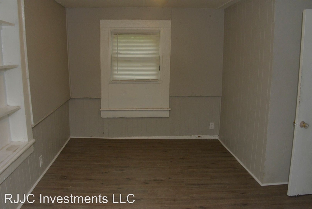 210 East 6th Street - Photo 2