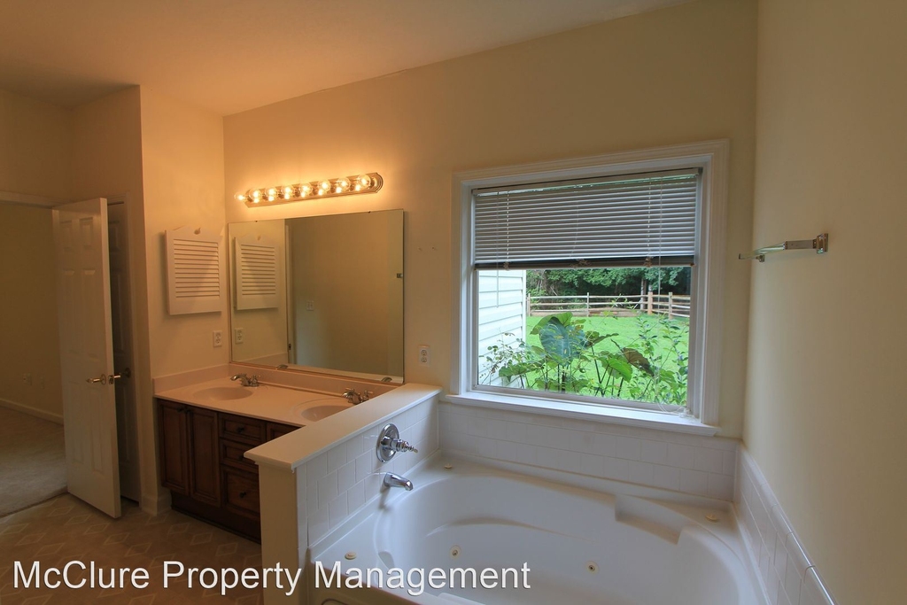 103 Currituck Court - Photo 12