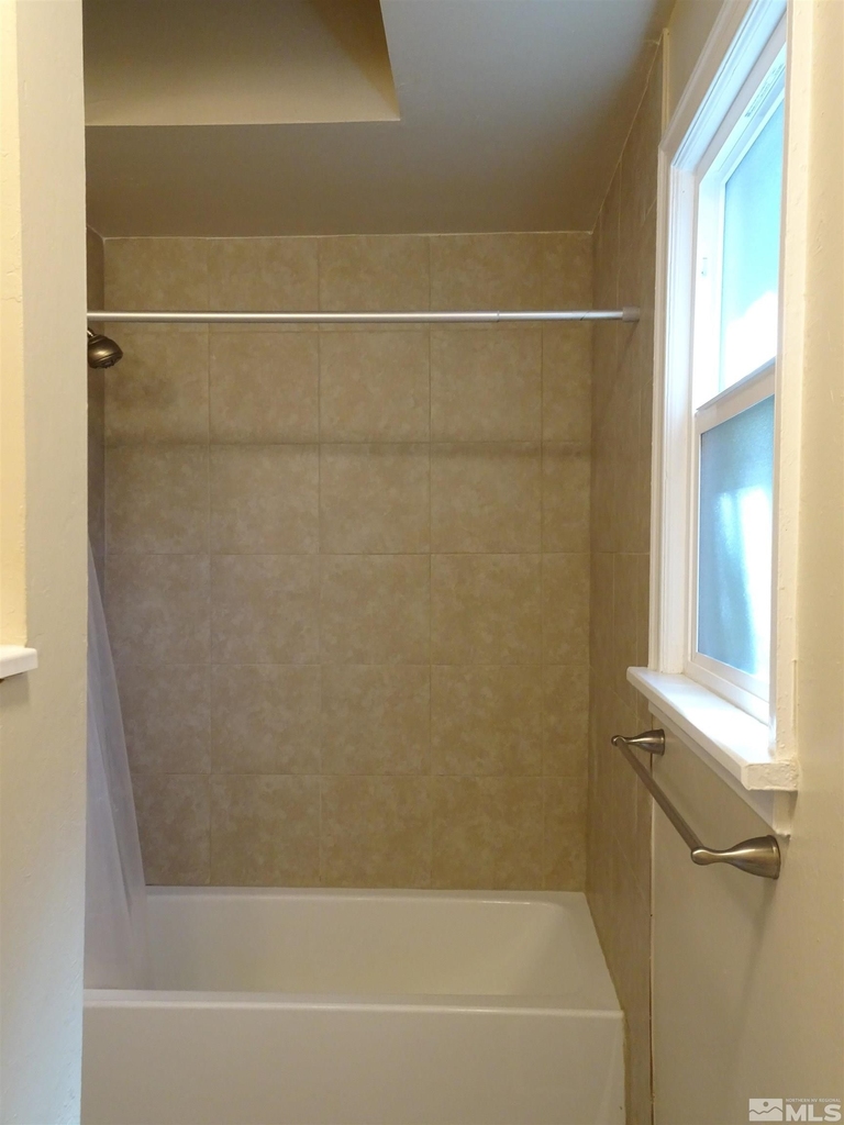 700 W Plumb Lane - Photo 15