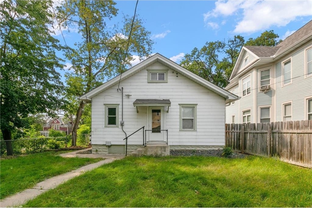 2614 Dupont Avenue N - Photo 43